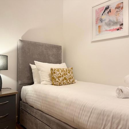 The Barn In The Courtyard Aparthotel อัลเวอร์สตัน ภายนอก รูปภาพ
