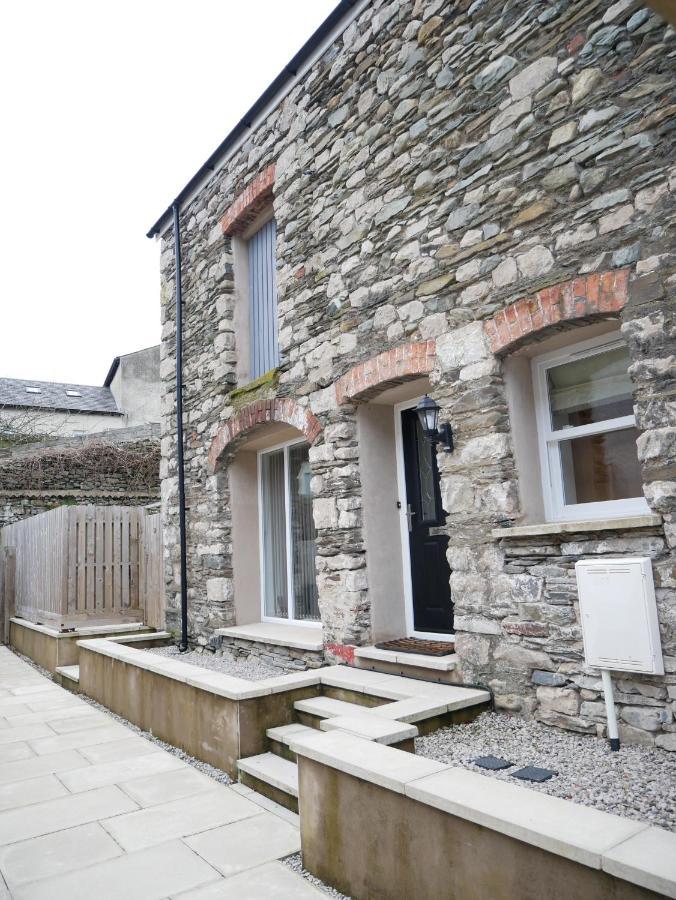 The Barn In The Courtyard Aparthotel อัลเวอร์สตัน ภายนอก รูปภาพ