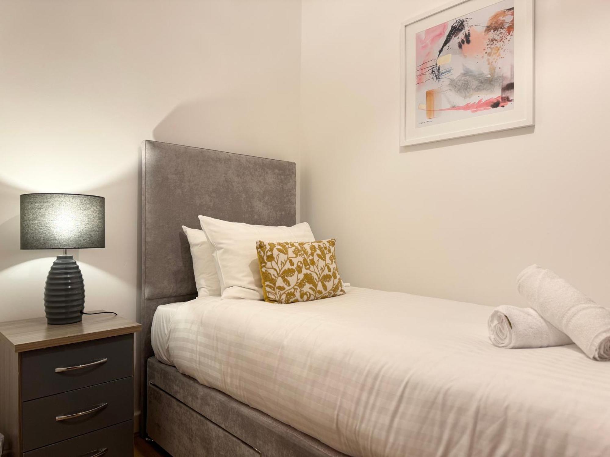 The Barn In The Courtyard Aparthotel อัลเวอร์สตัน ภายนอก รูปภาพ