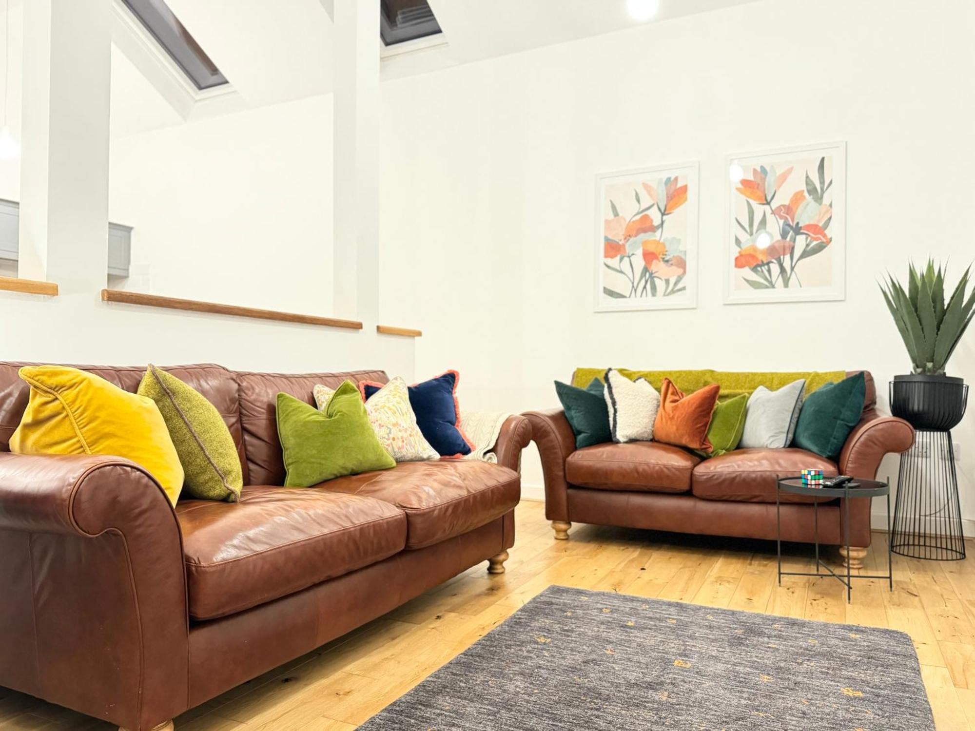 The Barn In The Courtyard Aparthotel อัลเวอร์สตัน ภายนอก รูปภาพ